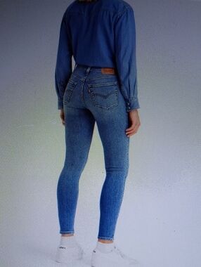 Levi's 710 Women's Skinny Jeans in Mid Blue Stretch Denim